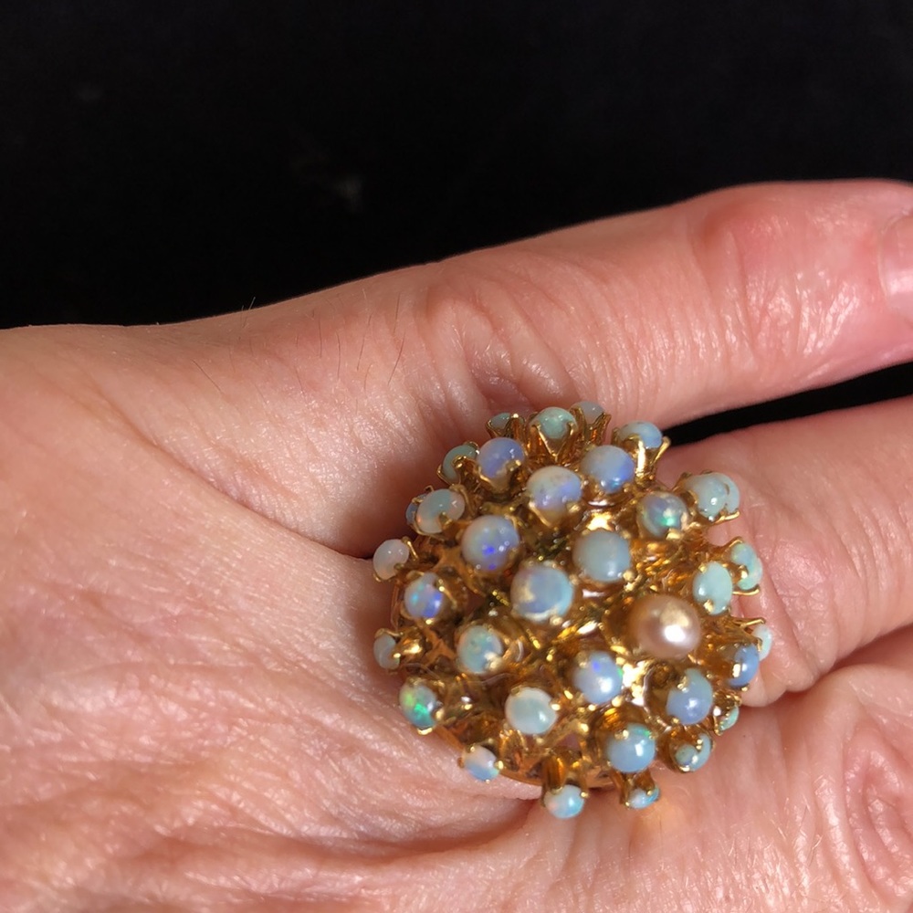 Gorgeous 4K gold and opal size 8.5 ring